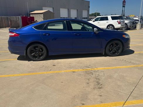 Used 2016 Ford Fusion SE FWD image 5