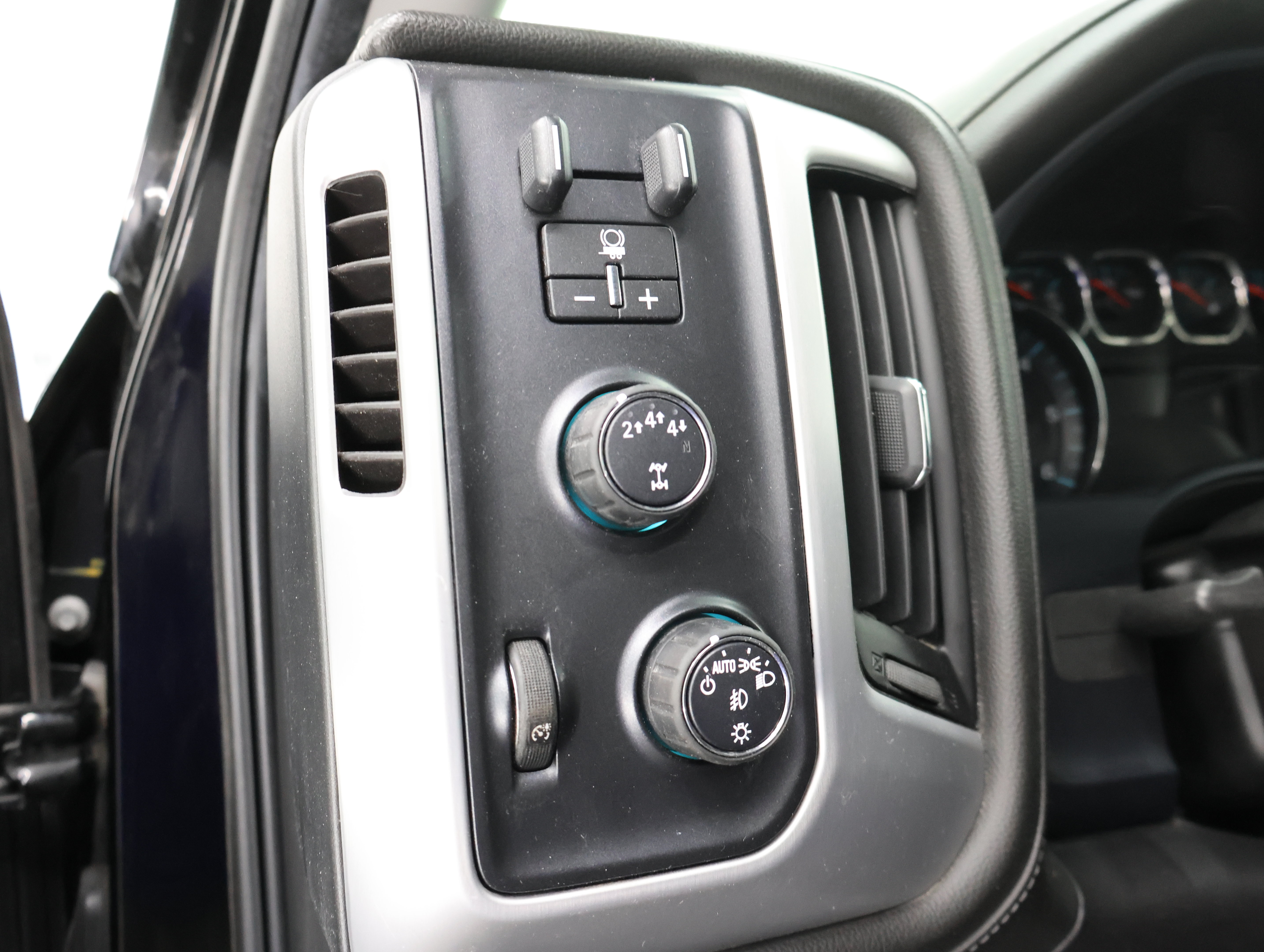 Used 2018 GMC Sierra 2500 SLE w/ HD SLE Preferred Plus Package AWD/4WD image 35