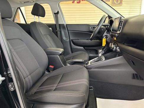 Used 2023 Hyundai Venue SEL image 23