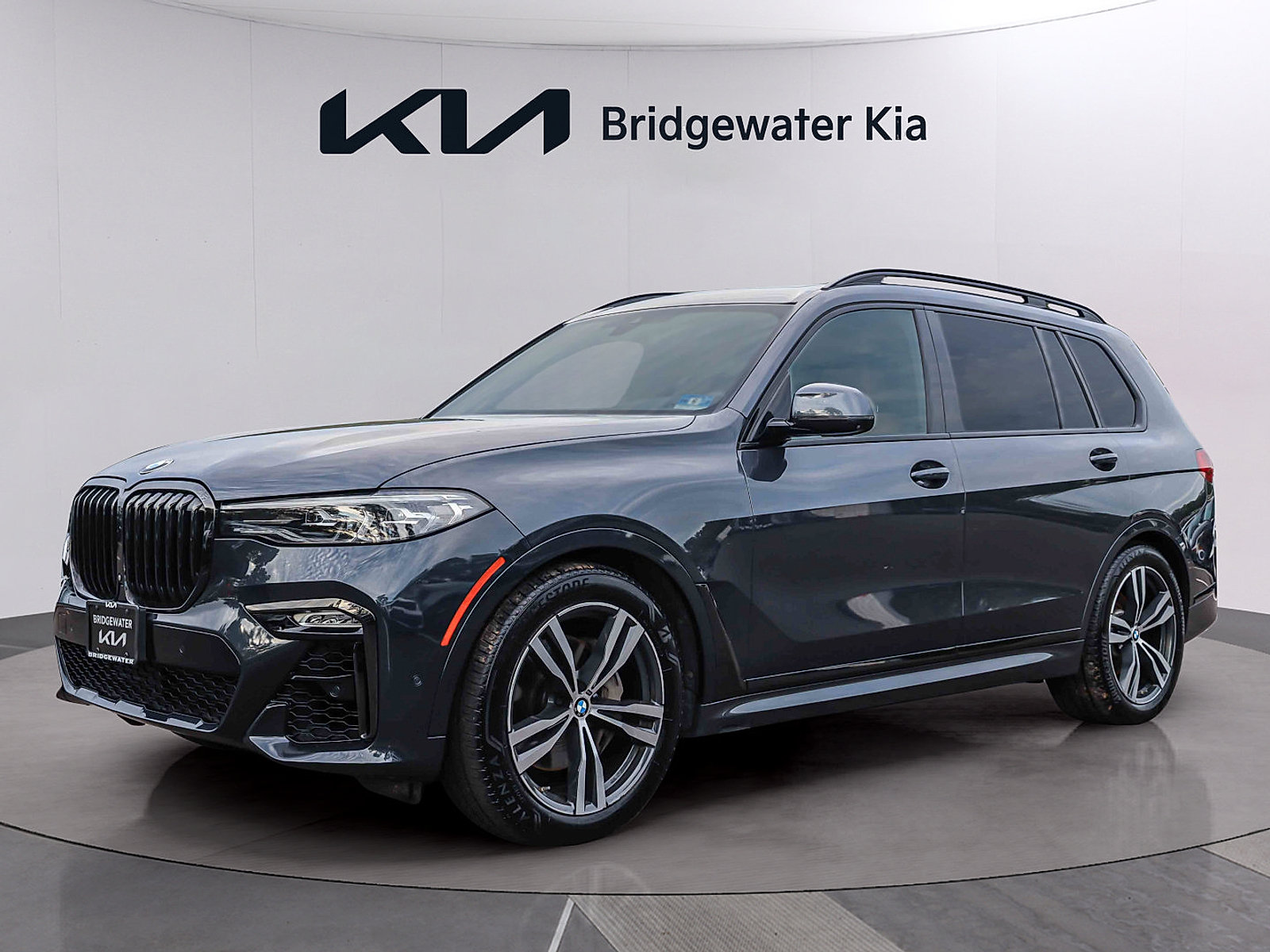 Used 2020 BMW X7 xDrive40i w/ M Sport Package AWD/4WD image 3