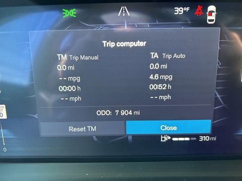 Certified 2025 Volvo XC40 B5 Core image 21