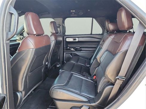 Used 2022 Ford Explorer Platinum w/ Equipment Group 601A image 9