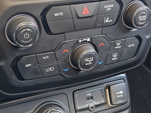 Used 2021 Jeep Renegade Limited w/ Sun & Sound Group image 21