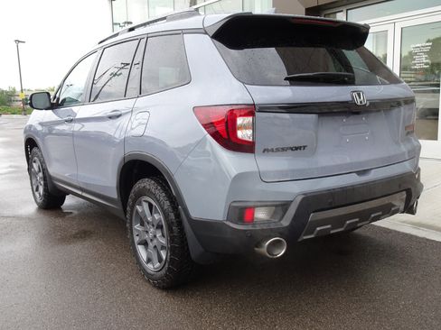 Used 2025 Honda Passport TrailSport image 3