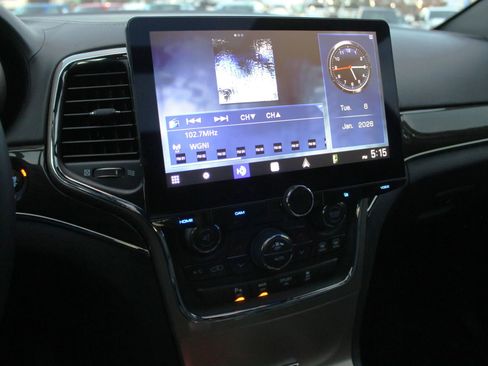 Used 2017 Jeep Grand Cherokee Overland image 17