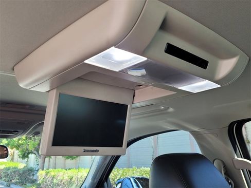 Used 2013 Chevrolet Avalanche LTZ image 16