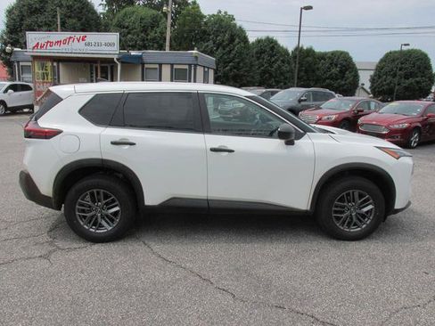 Used 2023 Nissan Rogue S AWD/4WD image 3