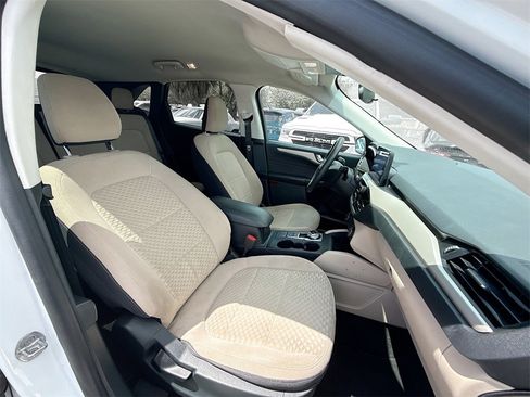 Used 2021 Ford Escape SE image 32