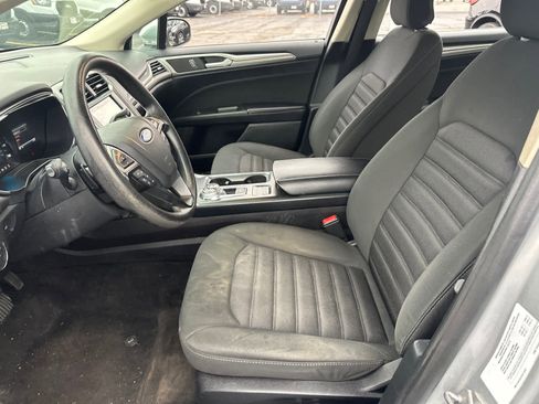 Used 2019 Ford Fusion SE image 25