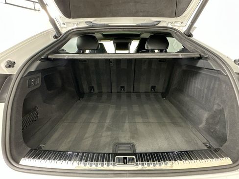 Used 2021 Lamborghini Urus Base image 28