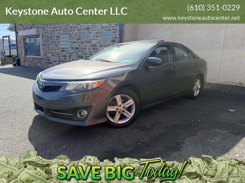 Used 2014 Toyota Camry SE w/ Moonroof Package FWD image 1