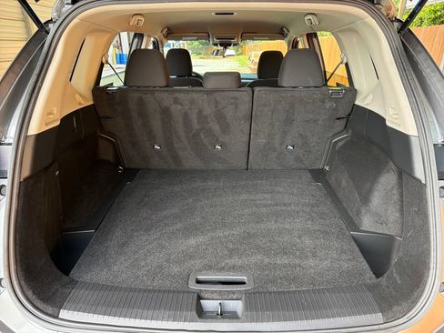 Used 2024 Nissan Rogue S FWD image 29
