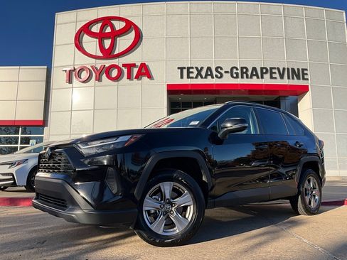 Used 2025 Toyota RAV4 XLE image 2