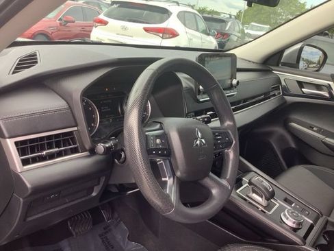 Used 2022 Mitsubishi Outlander ES FWD image 47