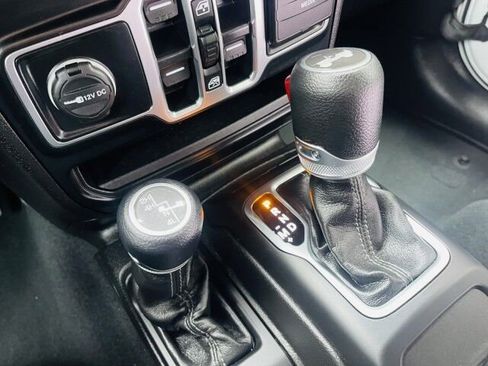 Used 2024 Jeep Wrangler Unlimited Sport AWD/4WD image 33