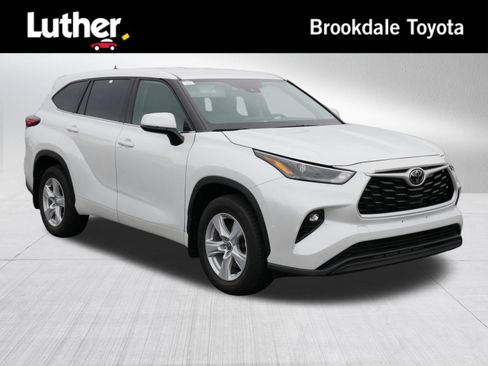 Used 2022 Toyota Highlander LE AWD/4WD image 1