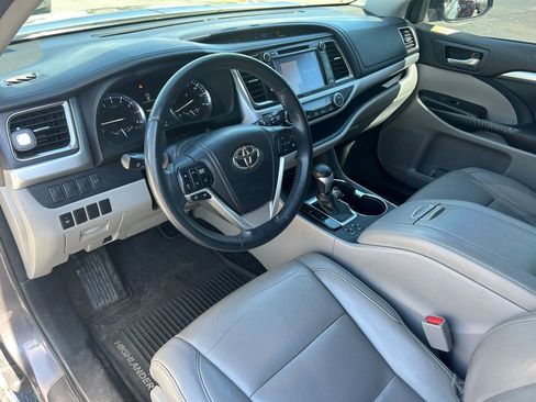Used 2014 Toyota Highlander XLE AWD/4WD image 24