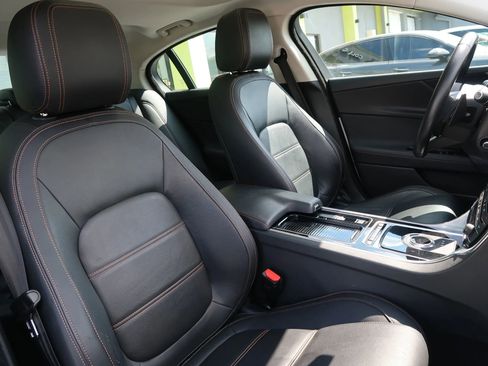 Used 2018 Jaguar XE Prestige image 24