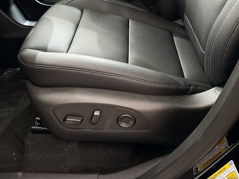 New 2026 Chevrolet Traverse LT w/ Sun and Wheel Package image 11