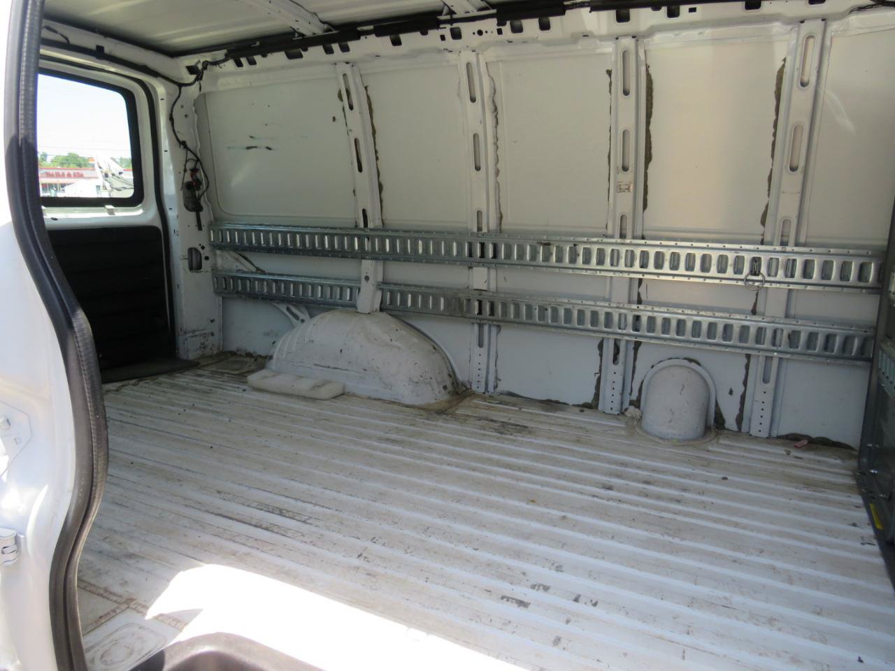 Used 2015 GMC Savana 2500 RWD image 25