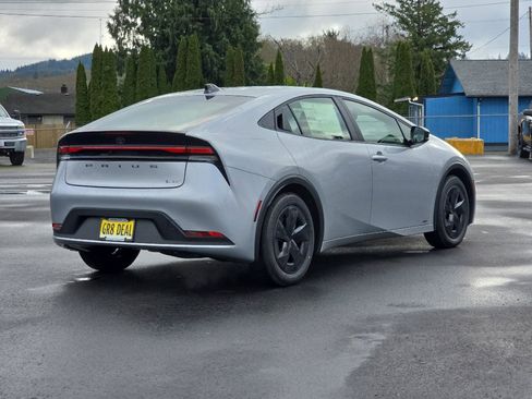 New 2026 Toyota Prius LE image 5