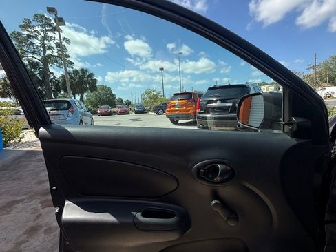 Used 2015 Nissan Versa S Plus image 7