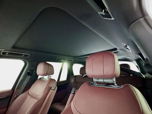 New 2026 Land Rover Range Rover SE image 14