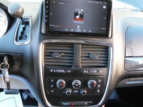 Used 2016 Dodge Grand Caravan SXT FWD image 42