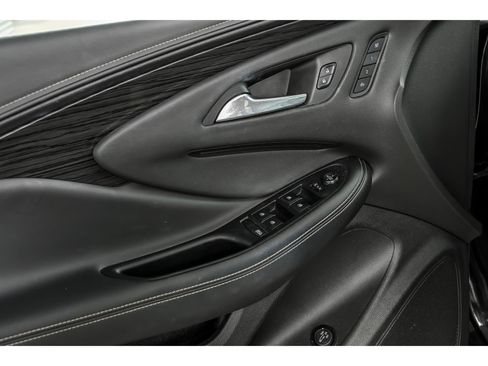 Used 2017 Buick Envision Essence FWD image 9