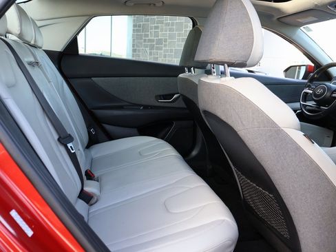 Certified 2022 Hyundai Elantra Limited image 13