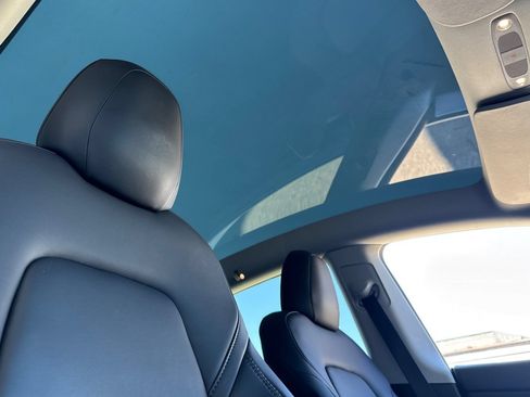 Used 2022 Tesla Model Y Performance AWD/4WD image 16