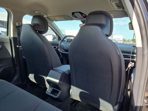 Used 2025 Kia K4 FWD image 16