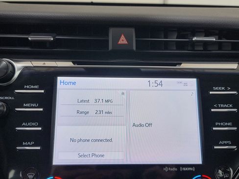 Used 2020 Toyota Camry XLE FWD image 19