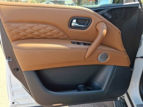 Certified 2024 INFINITI QX80 Sensory w/ All-Season Package AWD/4WD image 13