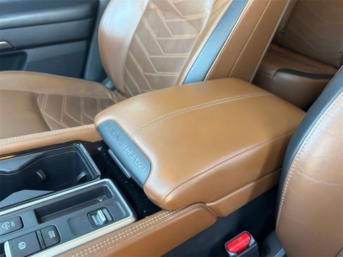 Used 2023 Nissan Pathfinder Platinum image 19