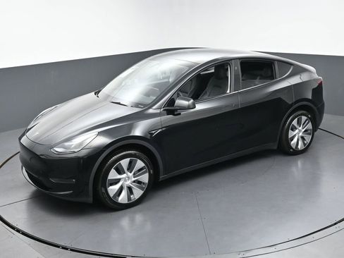 Used 2024 Tesla Model Y Long Range AWD/4WD image 40