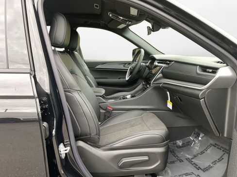 New 2025 Jeep Grand Cherokee Altitude AWD/4WD image 15