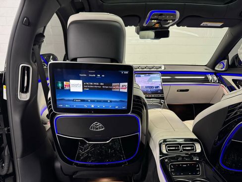 Used 2023 Mercedes-Benz Maybach S 680 4MATIC w/ Manufaktur Leather Package image 39