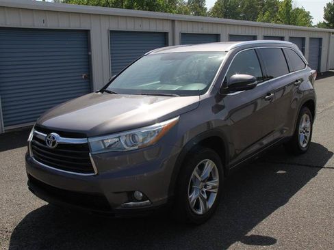 Used 2014 Toyota Highlander Limited FWD image 2