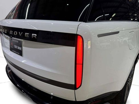 Used 2025 Land Rover Range Rover Autobiography image 12