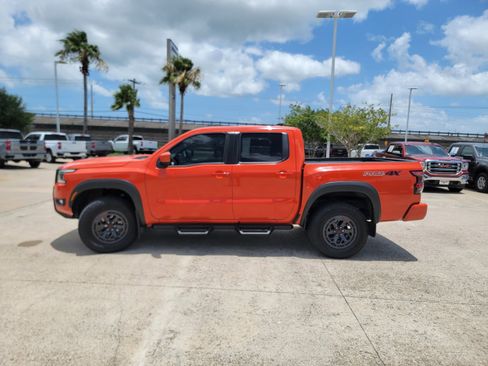 Used 2025 Nissan Frontier PRO-4X w/ Pro Convenience Package image 4