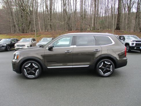 Used 2023 Kia Telluride S w/ S Sunroof Package image 8
