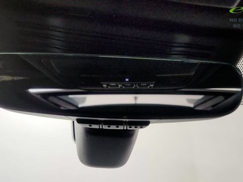 Used 2023 Land Rover Discovery Metropolitan Edition AWD/4WD image 75