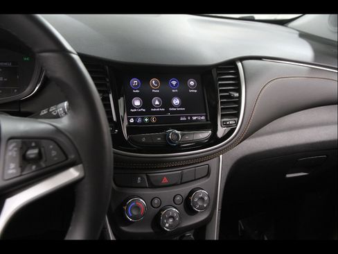 Certified 2022 Chevrolet Trax LT w/ Midnight Edition AWD/4WD image 9