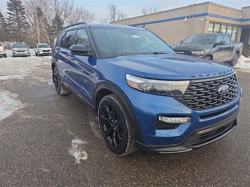 Certified 2023 Ford Explorer ST-Line image 3