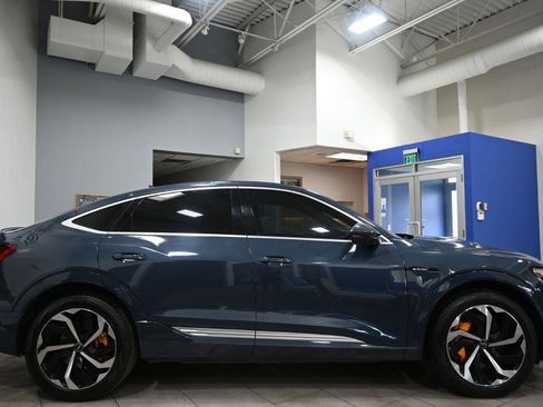 Used 2020 Audi e-tron Prestige w/ Prestige Package image 6