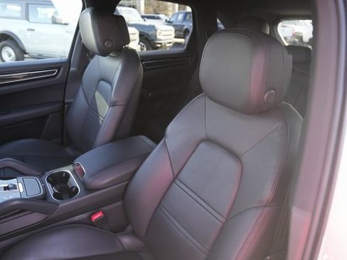 Used 2021 Porsche Cayenne image 10
