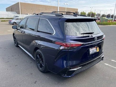 Used 2024 Toyota Sienna XSE w/ XSE Plus Package image 6