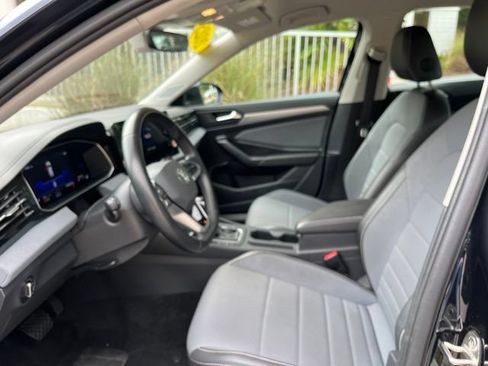 Used 2025 Volkswagen Jetta SE FWD image 7