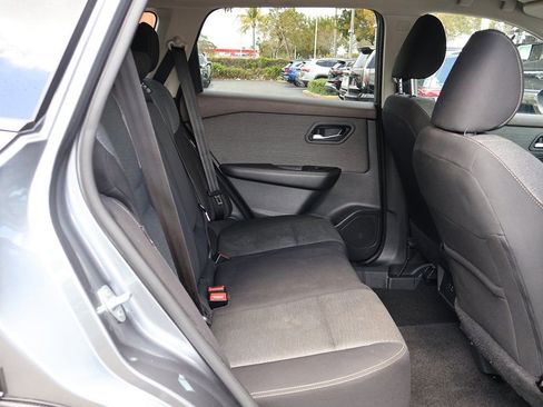 Used 2023 Nissan Rogue SV image 34